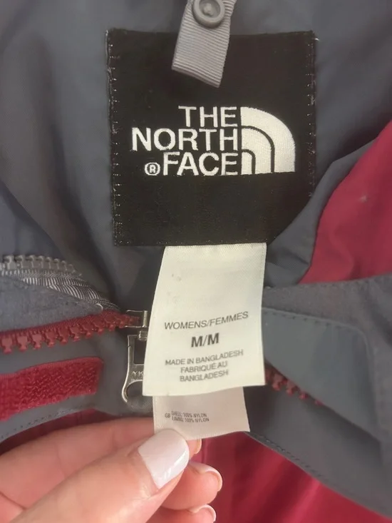 The North Face Women’s Red and Gray Ski/Snow Jacket - Picture 6 of 9